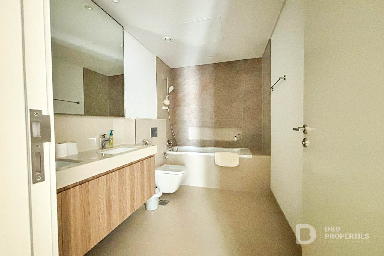 BURJ KHALIFA VIEW | NEGOTIABLE | MAID ROOM