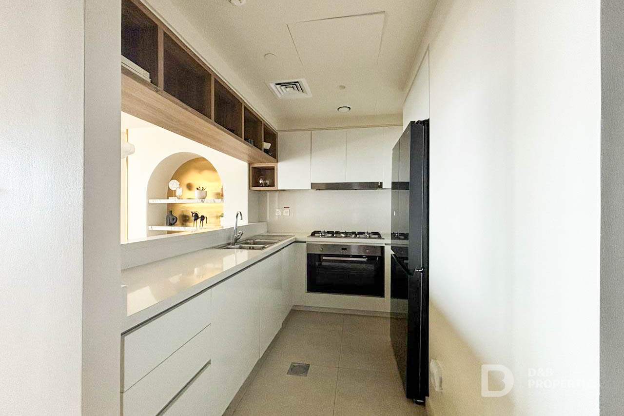 BURJ KHALIFA VIEW | NEGOTIABLE | MAID ROOM