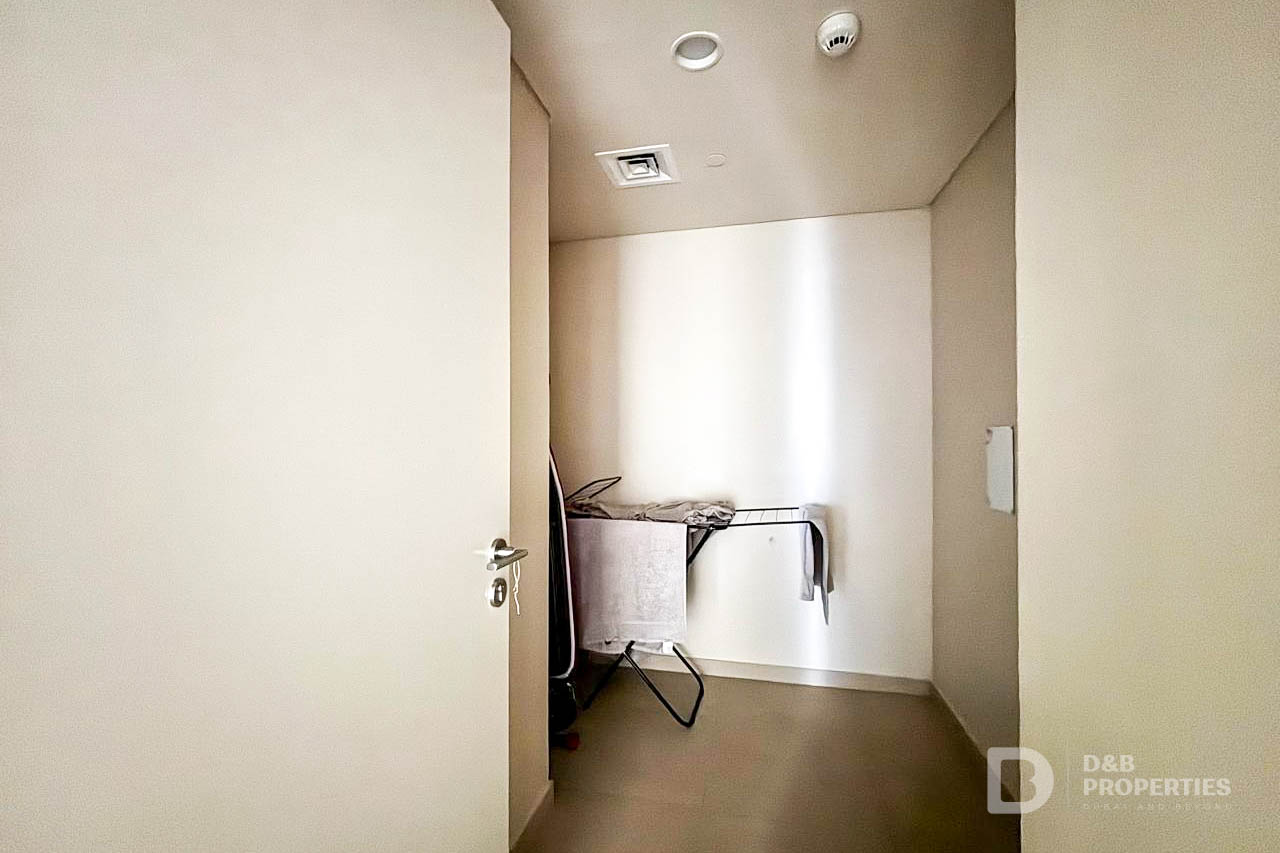 BURJ KHALIFA VIEW | NEGOTIABLE | MAID ROOM