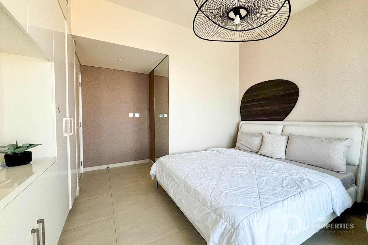 BURJ KHALIFA VIEW | NEGOTIABLE | MAID ROOM
