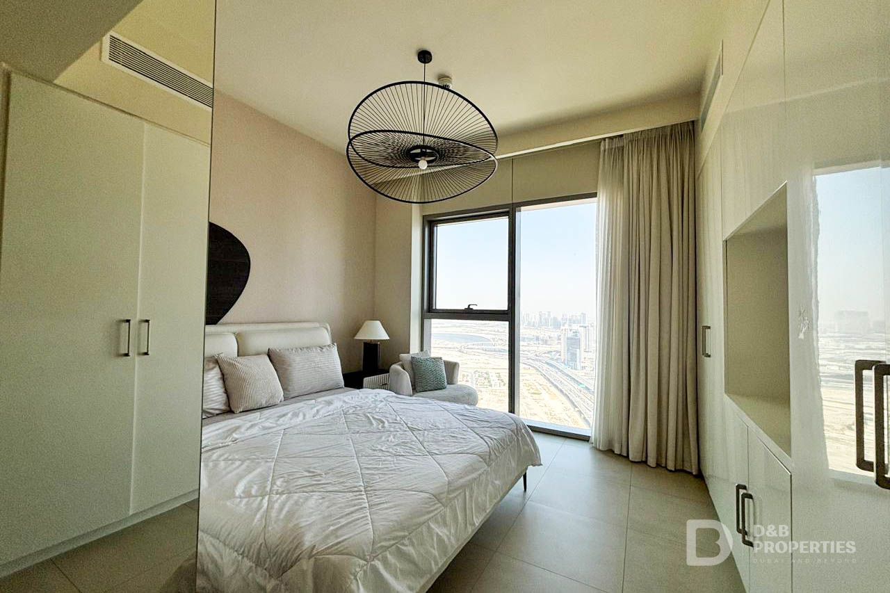 BURJ KHALIFA VIEW | NEGOTIABLE | MAID ROOM