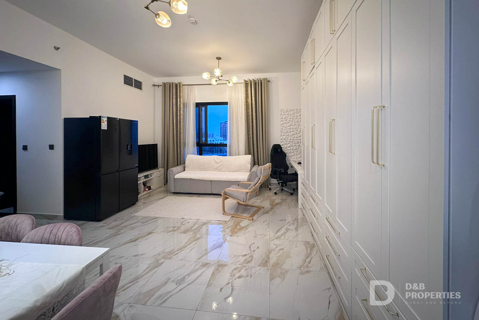 Upgraded | Fully Furnished | High Floor