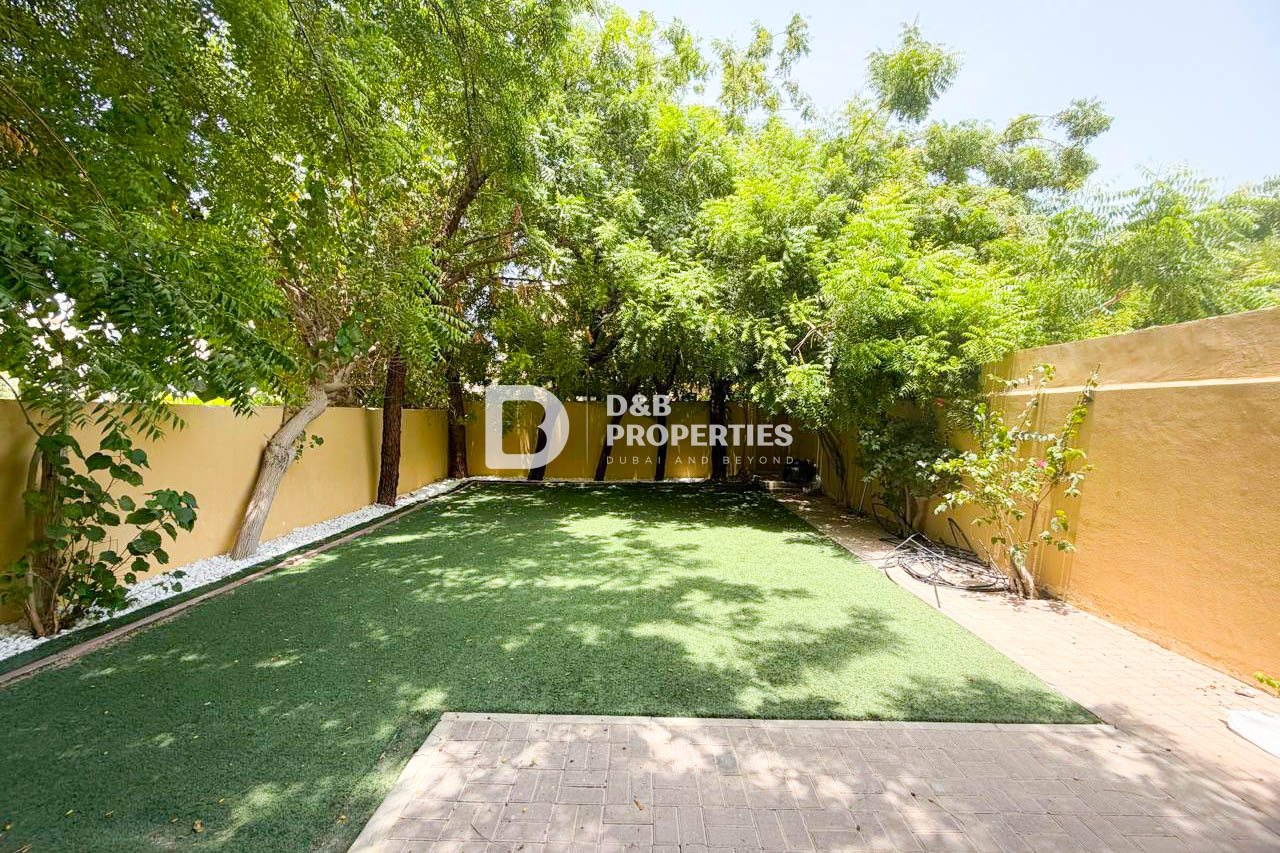 Open Plan | Fitted Kitchen | Landscaped Garden