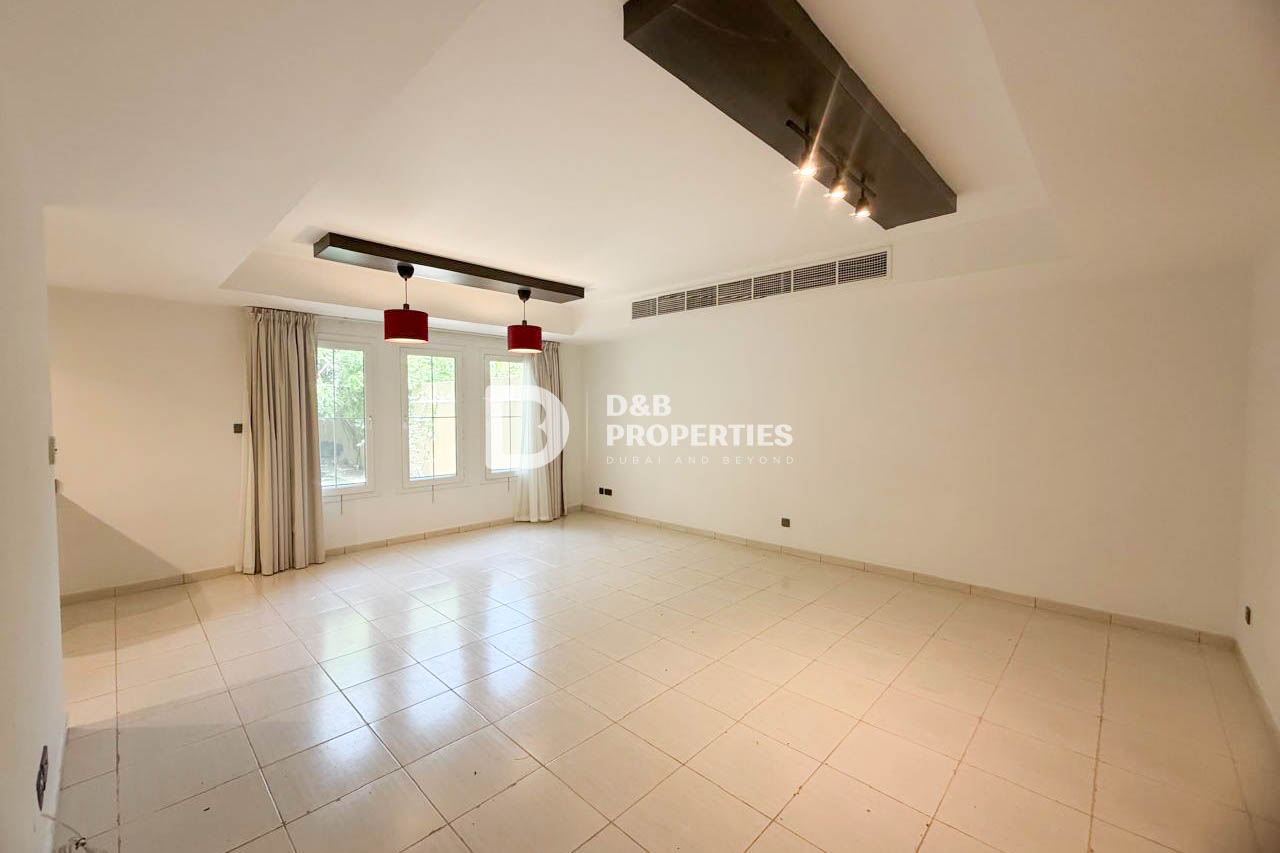 Open Plan | Fitted Kitchen | Landscaped Garden