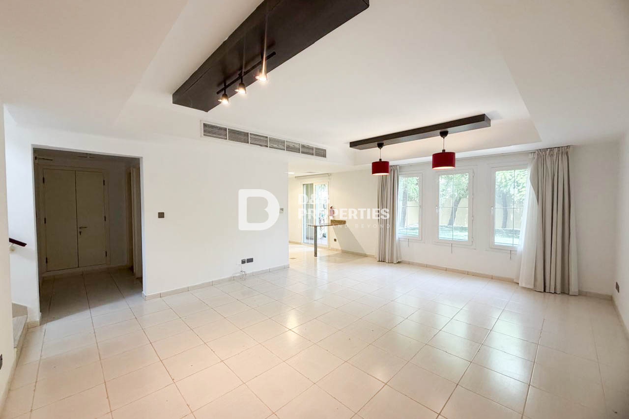 Open Plan | Fitted Kitchen | Landscaped Garden