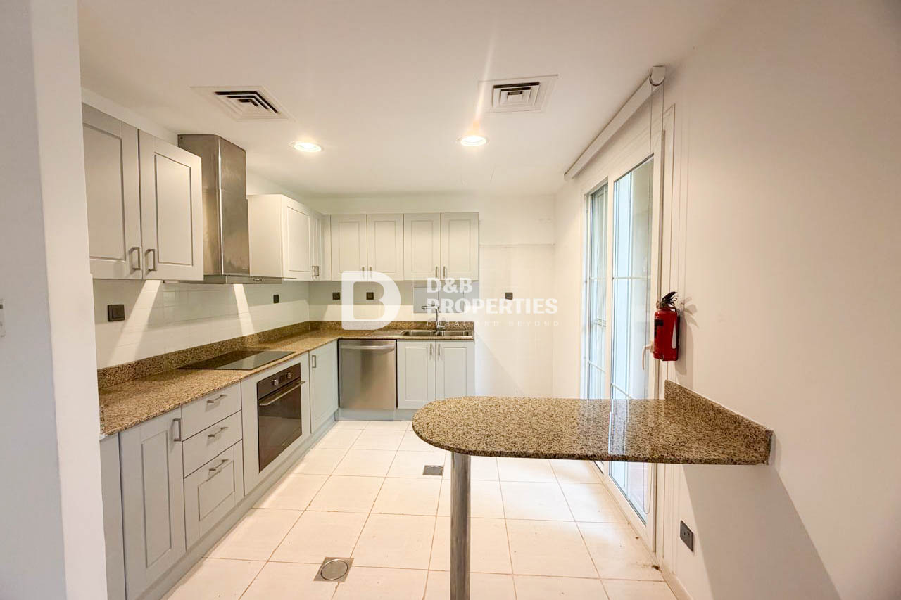 Open Plan | Fitted Kitchen | Landscaped Garden