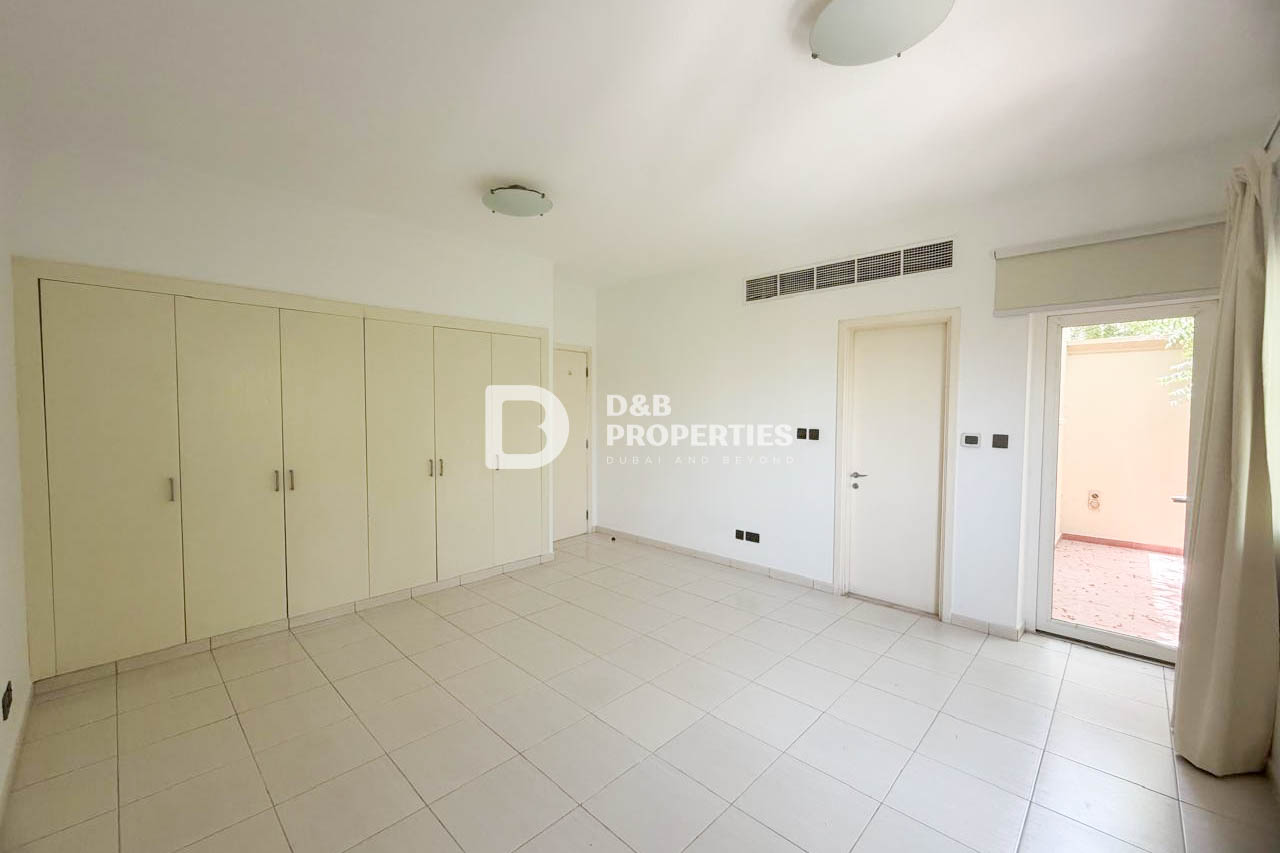 Open Plan | Fitted Kitchen | Landscaped Garden