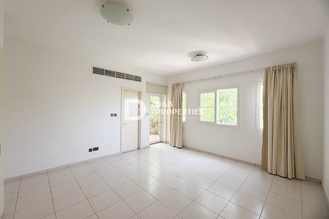 Open Plan | Fitted Kitchen | Landscaped Garden