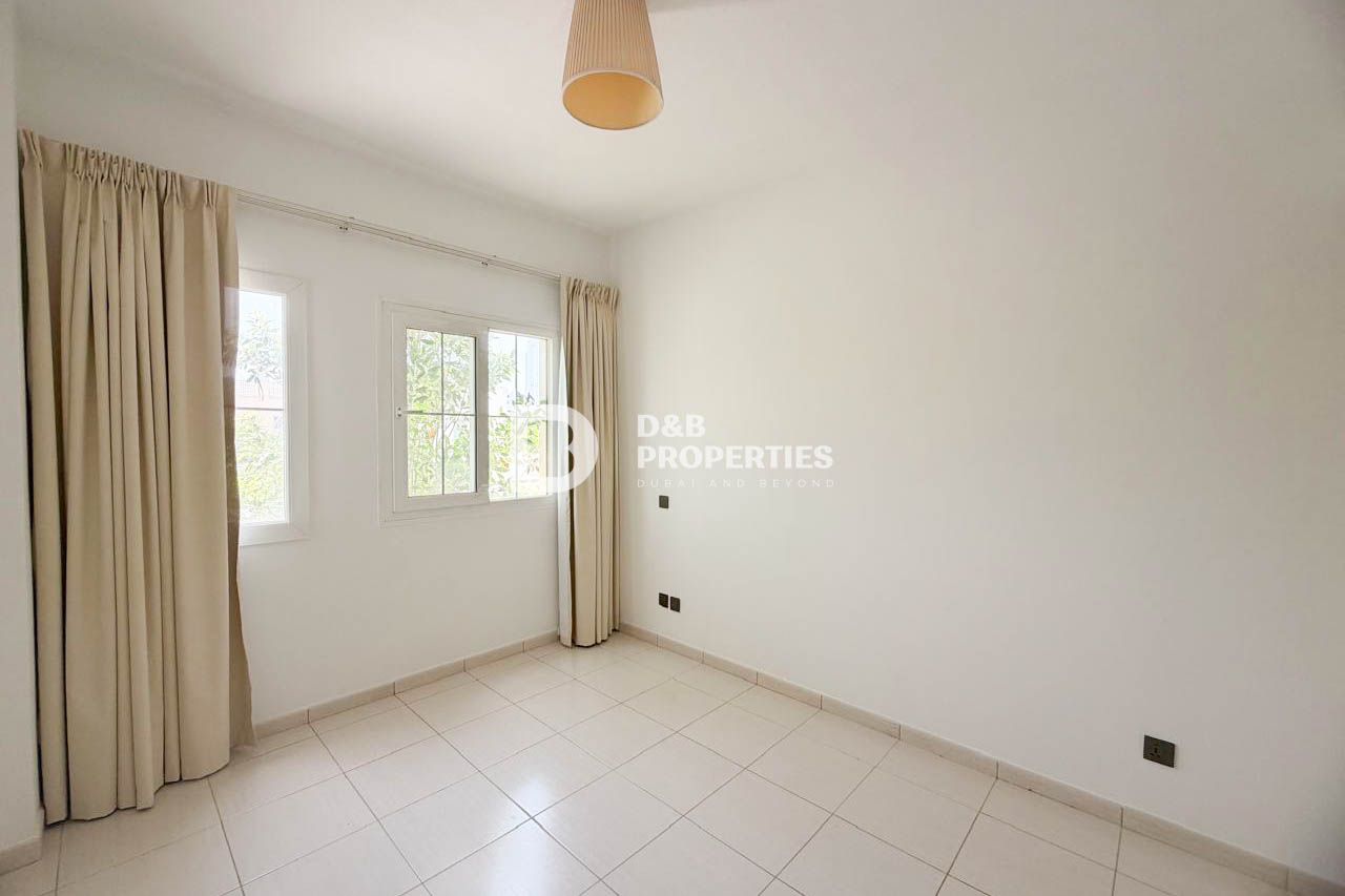Open Plan | Fitted Kitchen | Landscaped Garden