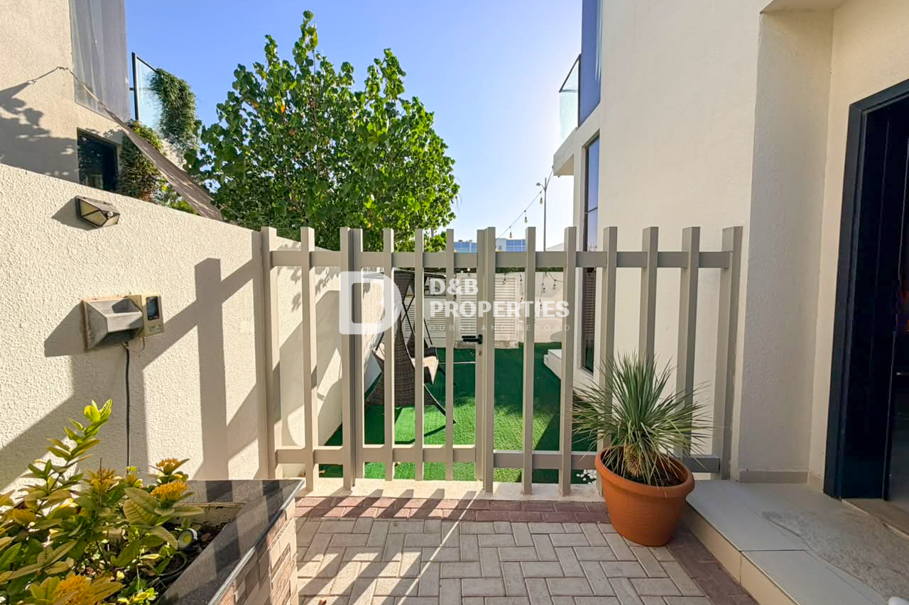 Fully Furnished 3BR Townhouse | Vacant Now