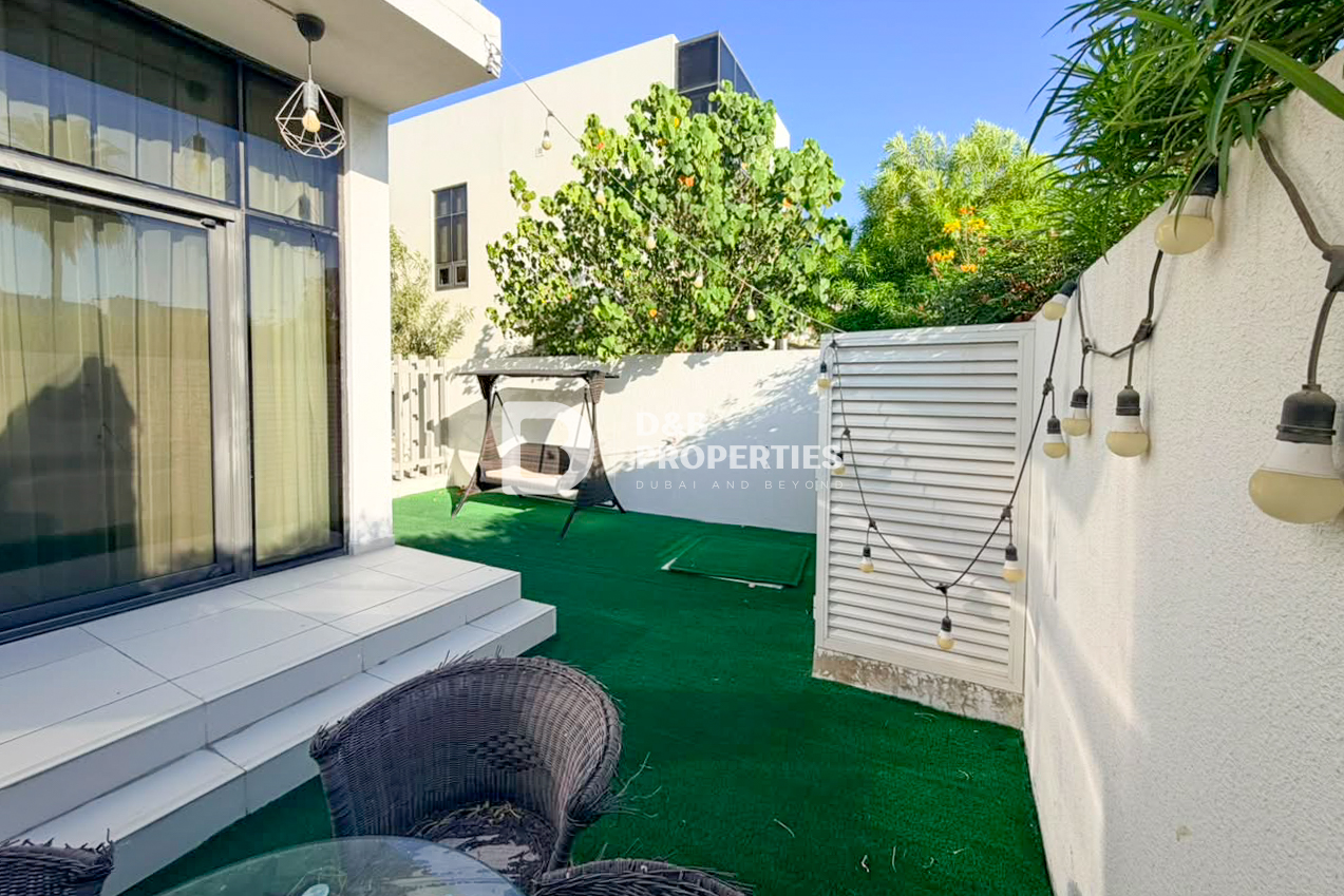Fully Furnished 3BR Townhouse | Vacant Now