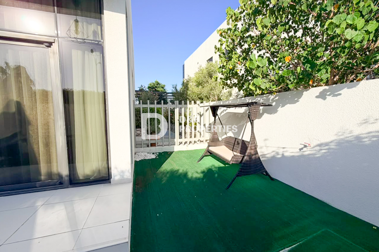 Fully Furnished 3BR Townhouse | Vacant Now
