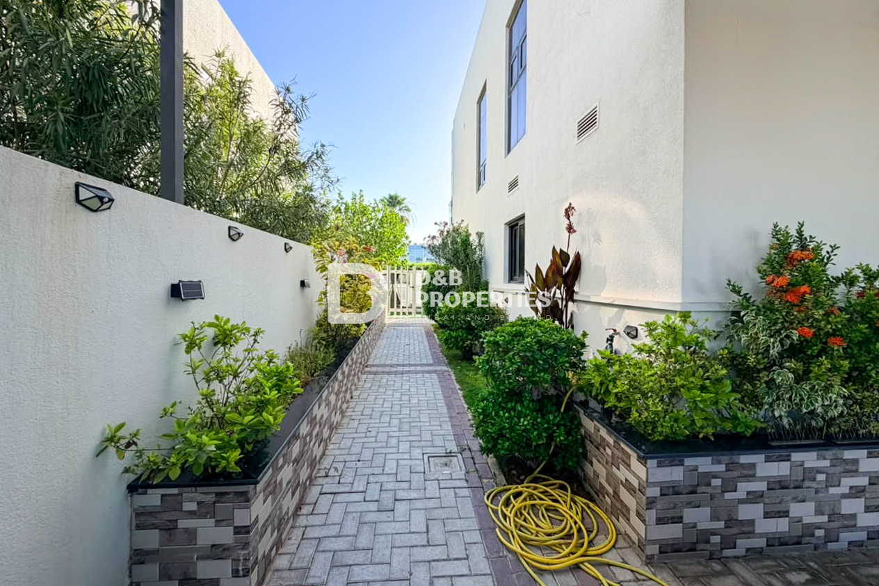 Fully Furnished 3BR Townhouse | Vacant Now