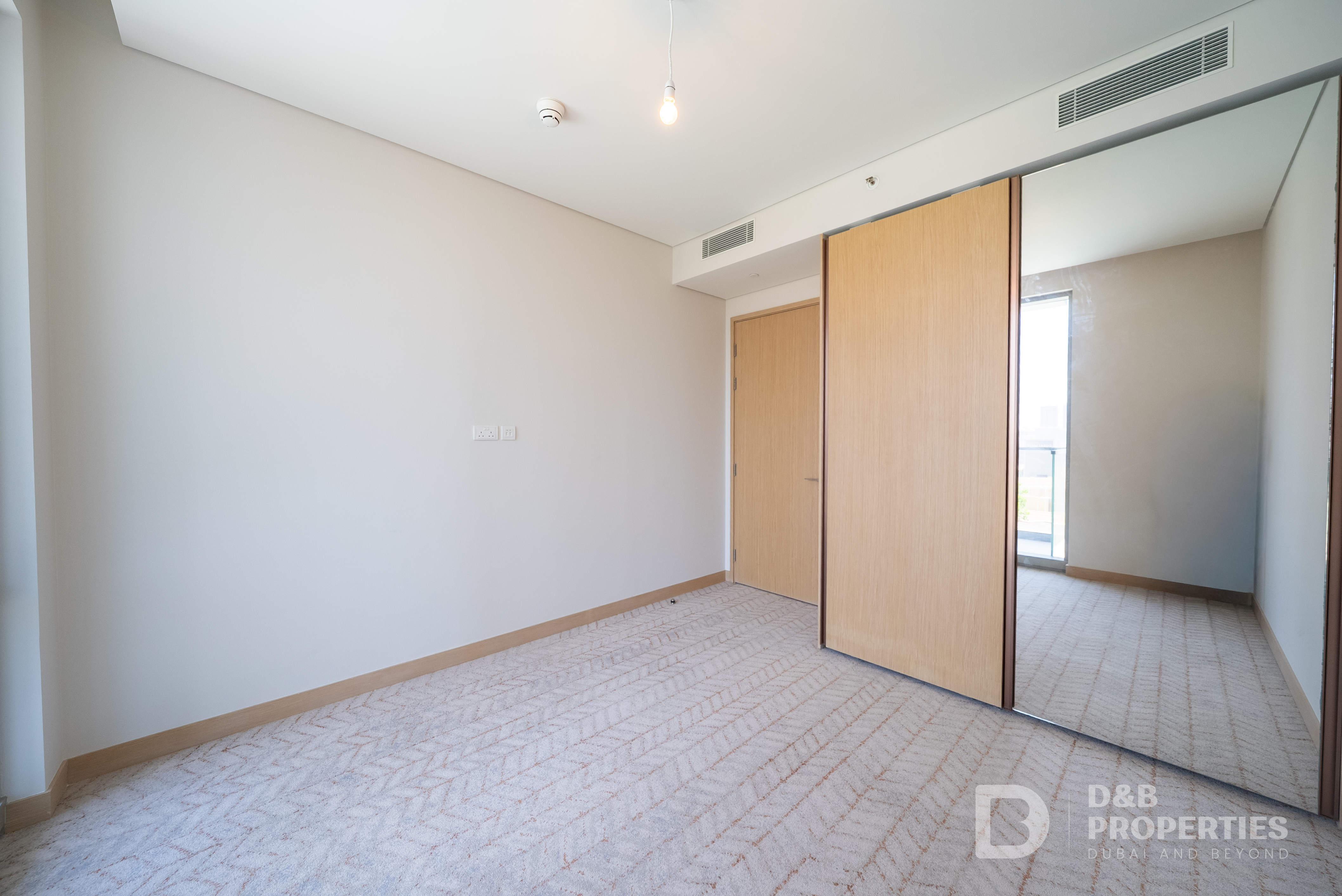 BURJ KHALIFA VIEW | MAID ROOM | LOWER FLOOR