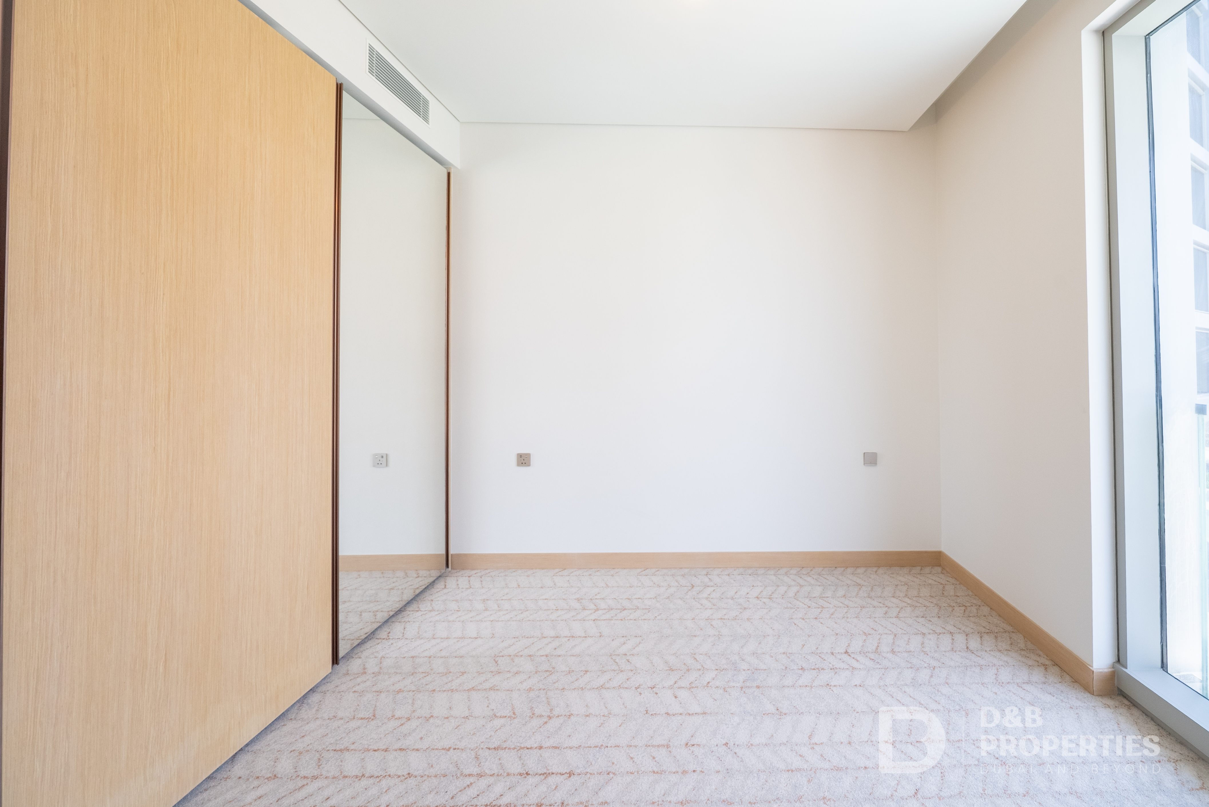 BURJ KHALIFA VIEW | MAID ROOM | LOWER FLOOR