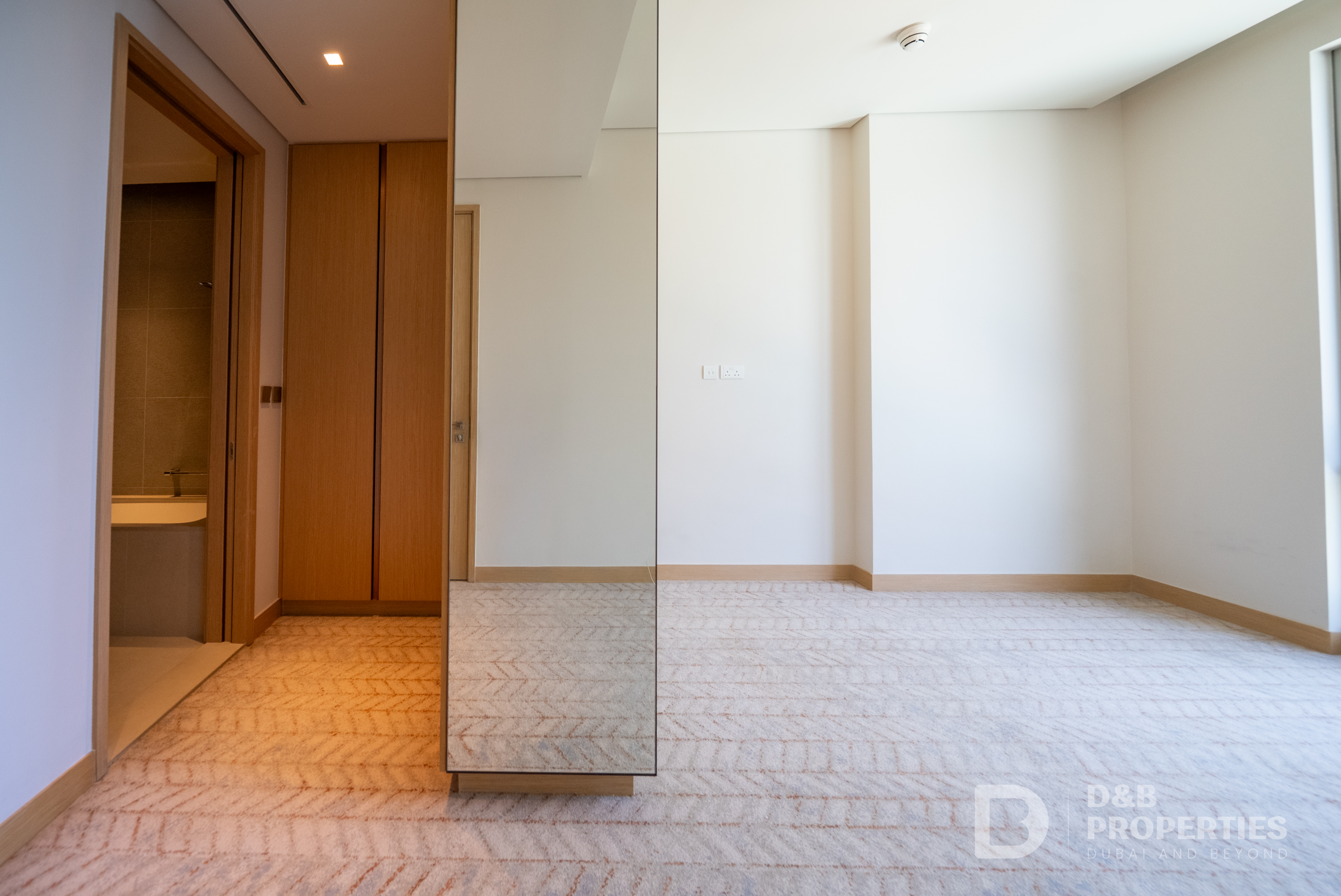 BURJ KHALIFA VIEW | MAID ROOM | LOWER FLOOR