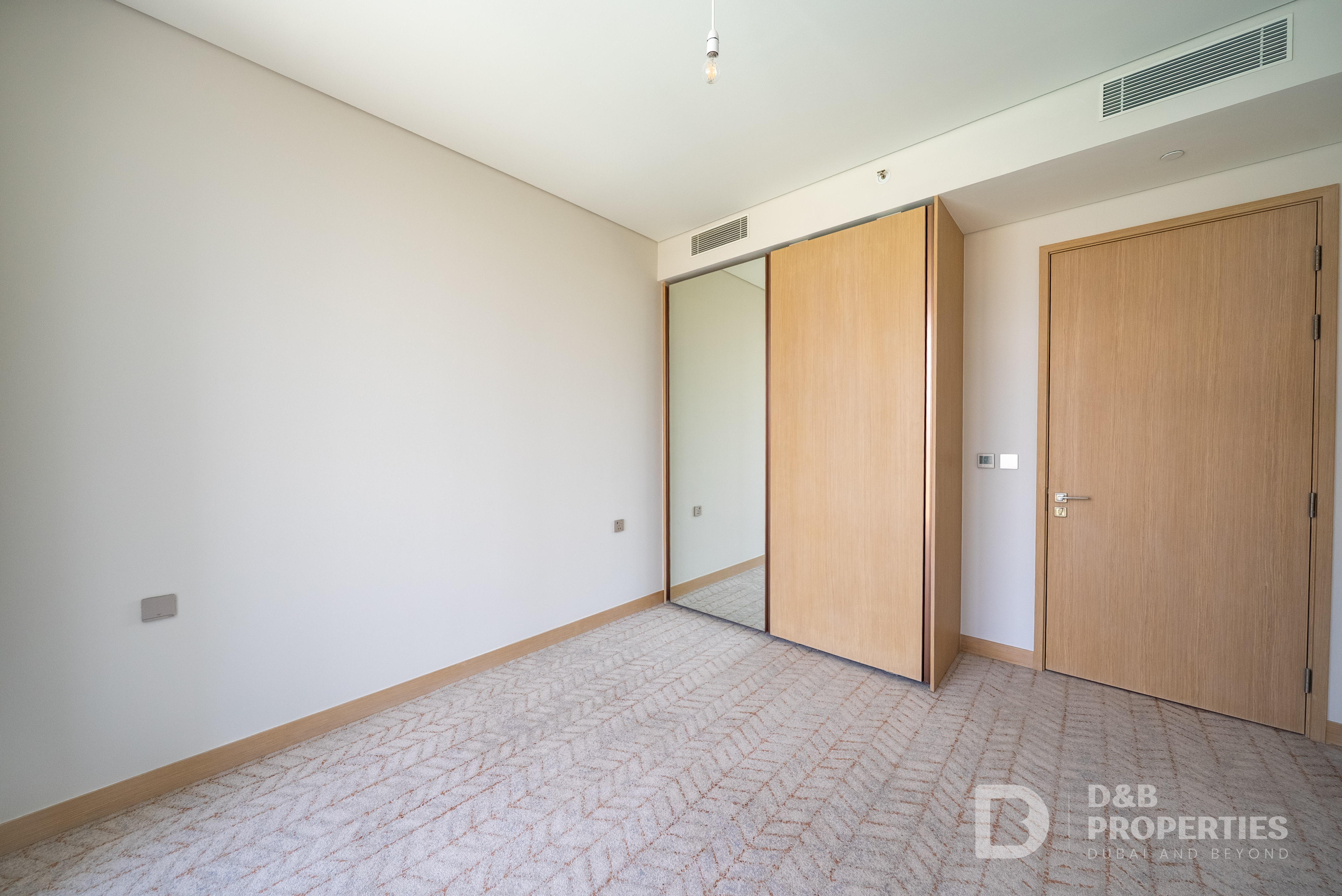 BURJ KHALIFA VIEW | MAID ROOM | LOWER FLOOR