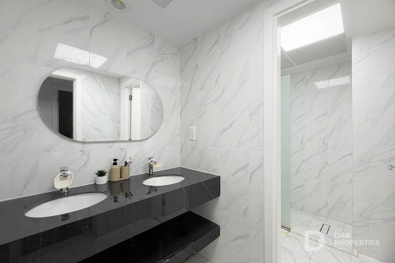 Upgraded 3BR | Unfurnished | Near Park and Lake