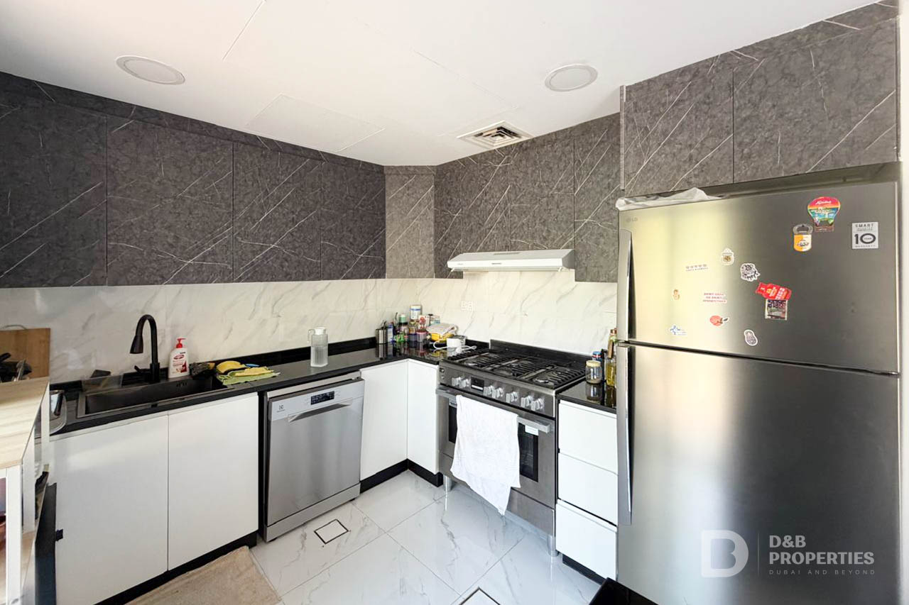 Upgraded 3BR | Unfurnished | Near Park and Lake