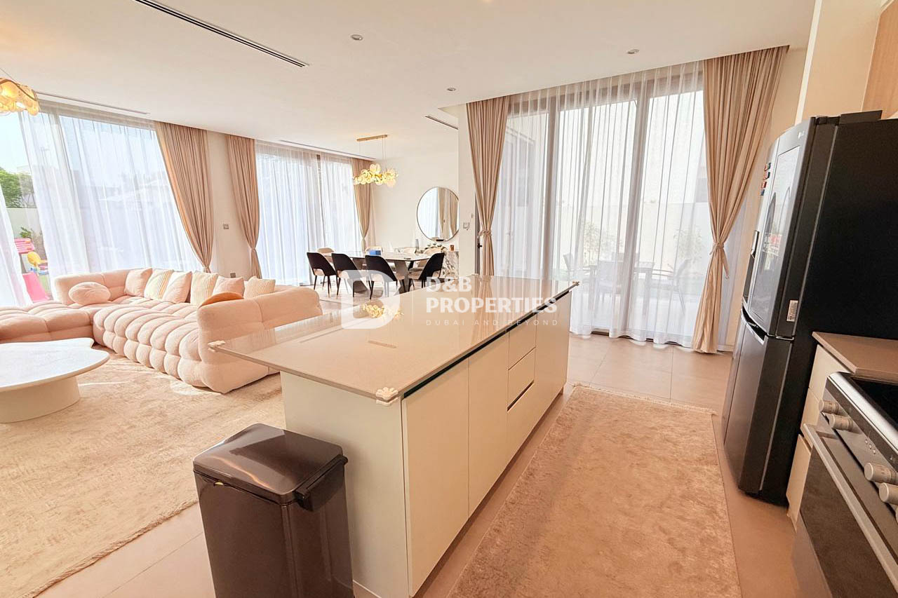 Spacious Villa | 4BR + Maid | Single Row | Vacant