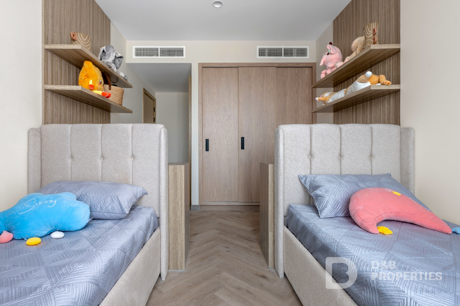 Spacious | Community View | Modern | Guest Room
