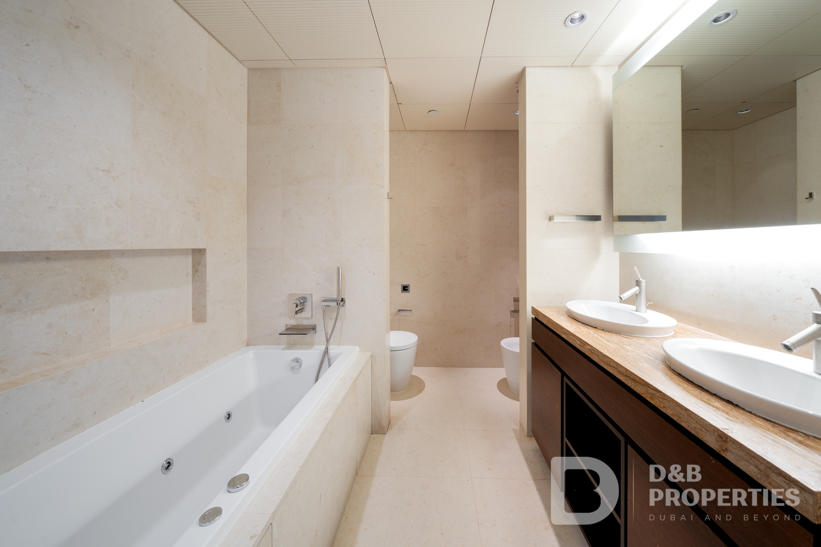 Fountain View | Spacious Storage | High Floor