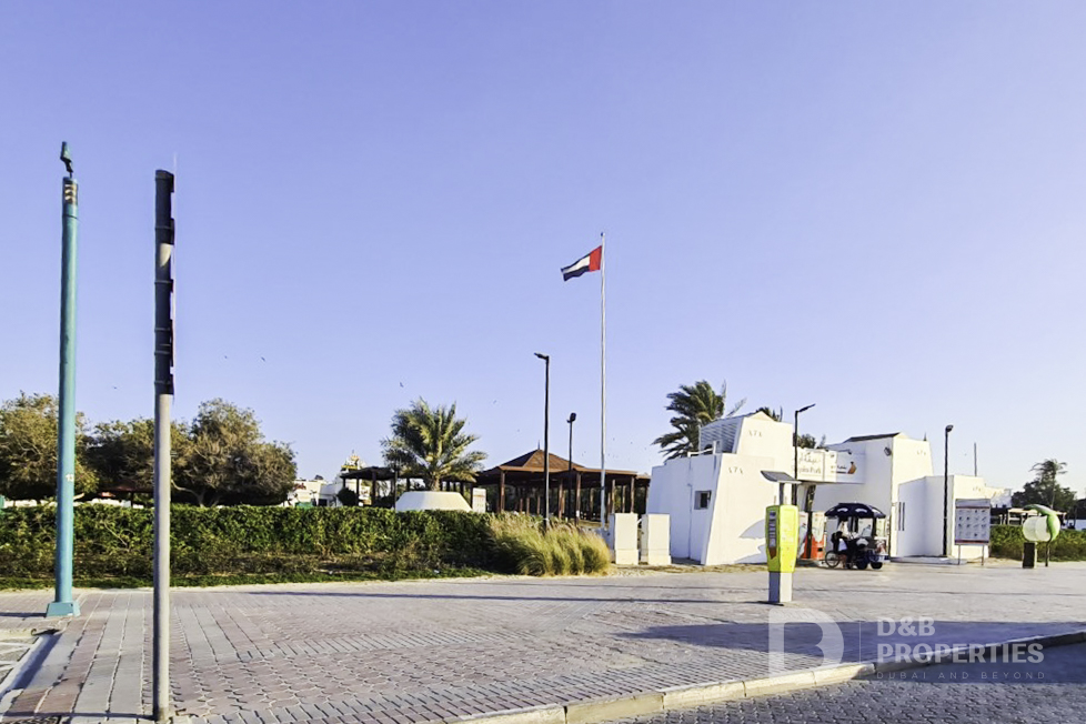 Prime Location | GCC Option | Corner Plot