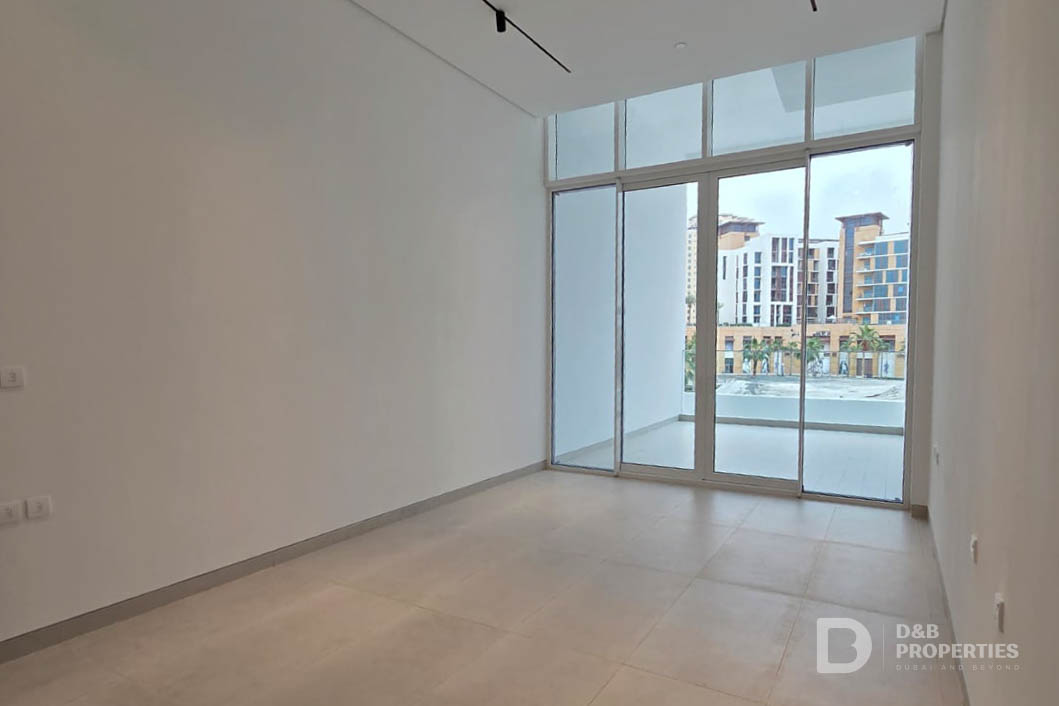 Canal View | Floor To Ceiling | Smart Home