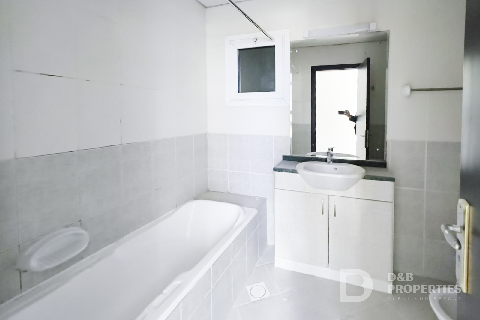 Lake View | Low Floor | Investor Deal