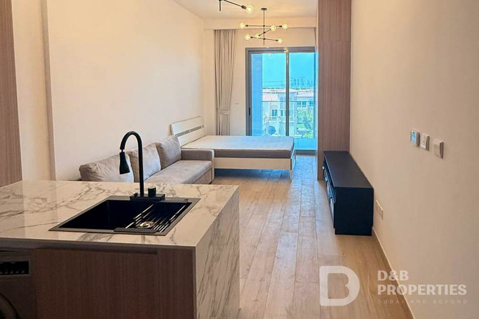 Spacious Apartment | Vacant | Villas View