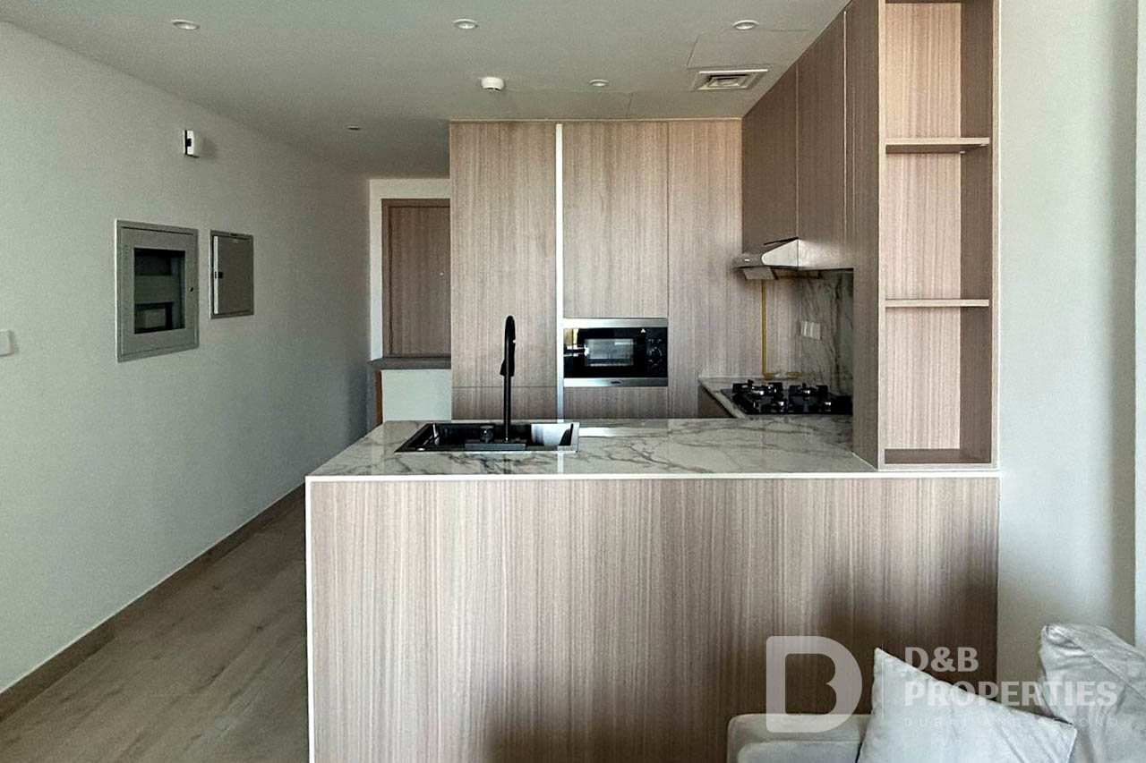 Spacious Apartment | Vacant | Villas View