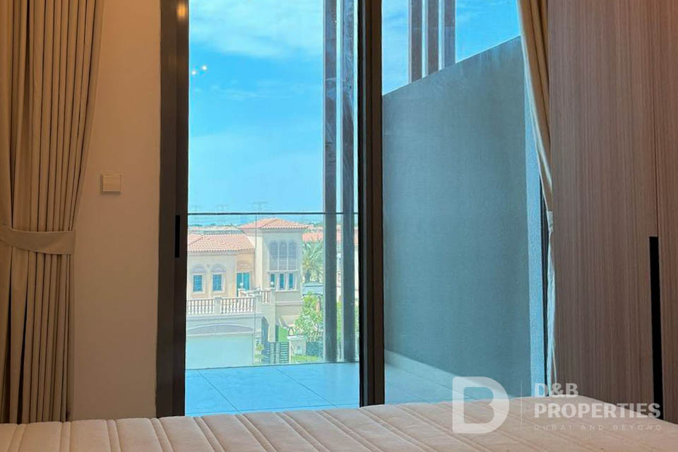 Spacious Apartment | Vacant | Villas View
