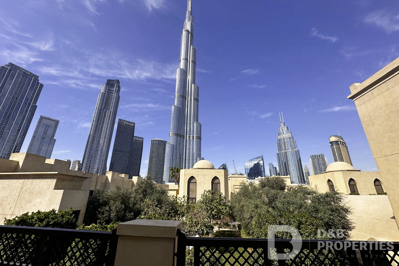 Fountain and Burj Khalifa View | Jacuzzi | Vacant