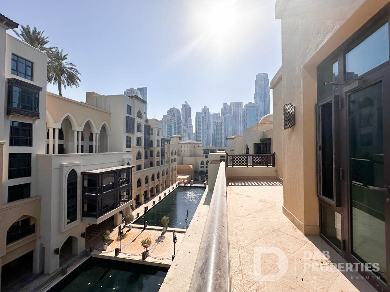 Fountain and Burj Khalifa View | Jacuzzi | Vacant
