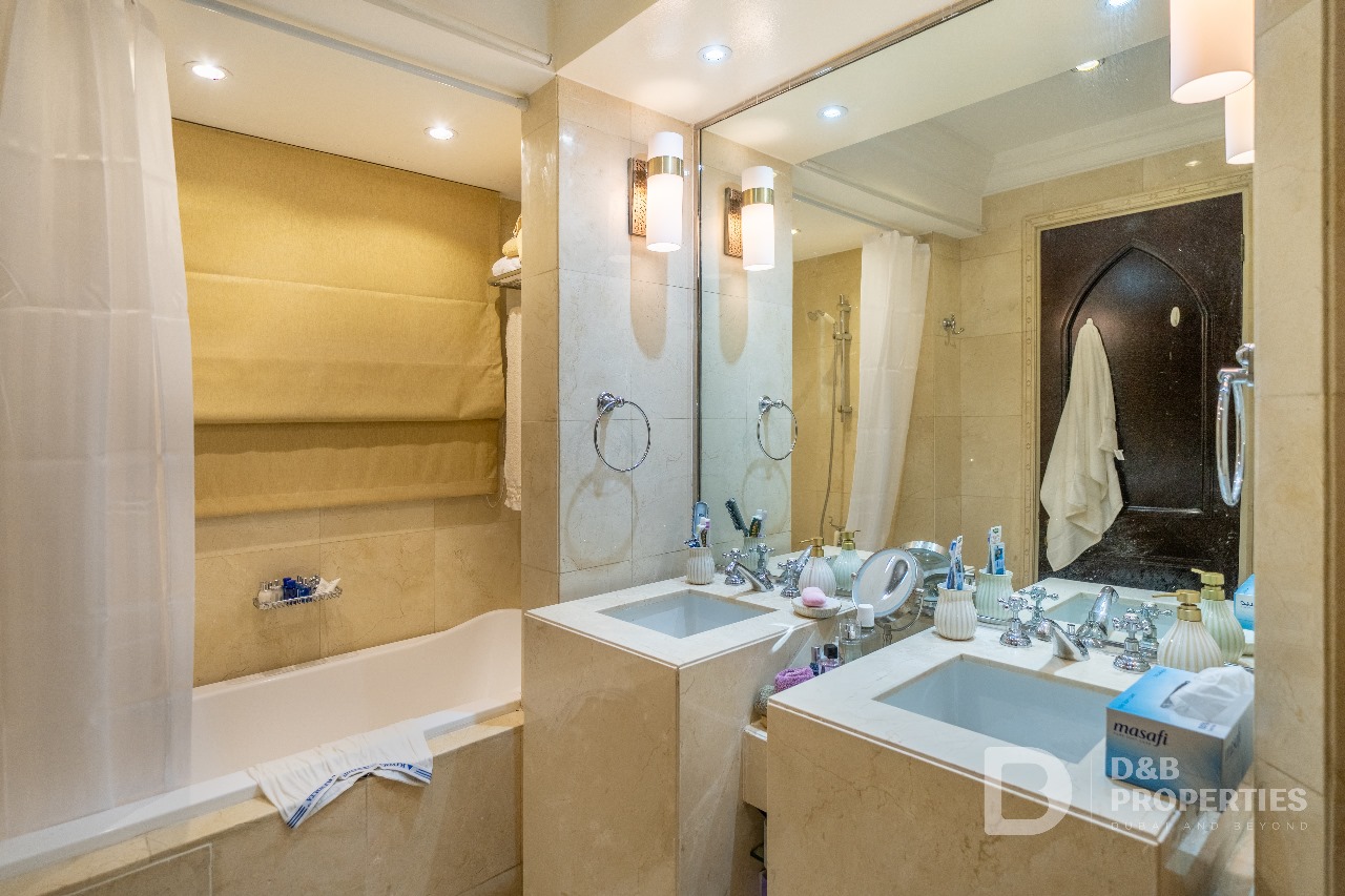 Fountain and Burj Khalifa View | Jacuzzi | Vacant