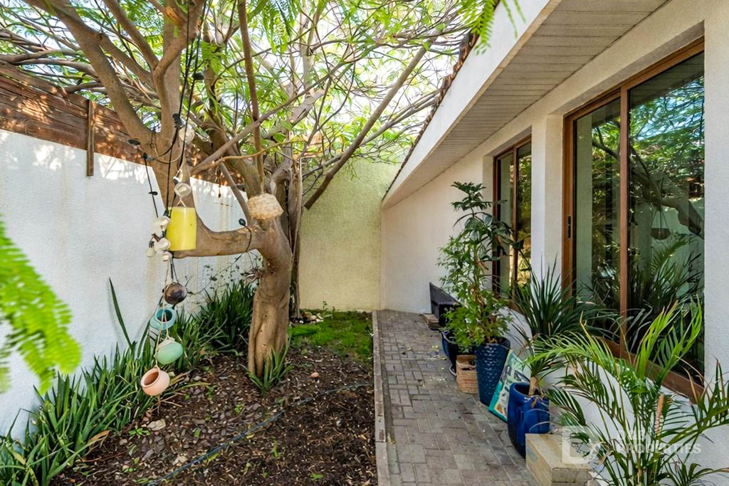 Prime Location | GCC Option | Corner Plot