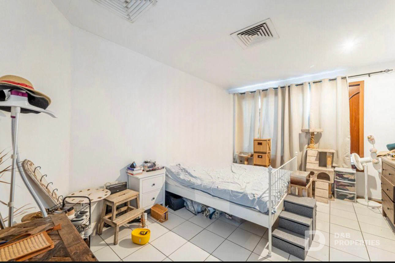 Prime Location | GCC Option | Corner Plot