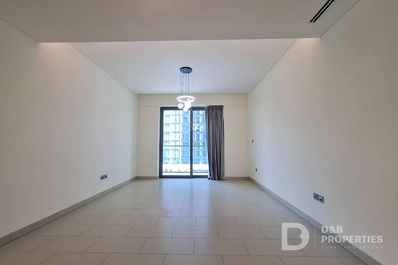 Spacious Layout | Mid Floor | Community View