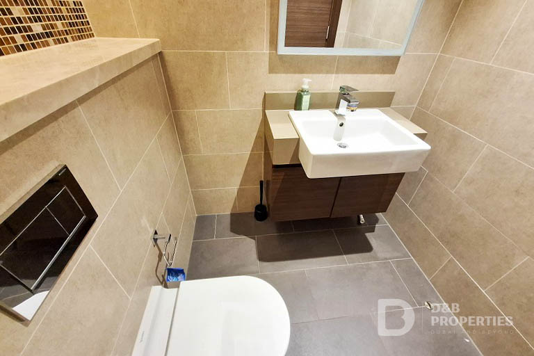 Spacious Layout | Mid Floor | Community View