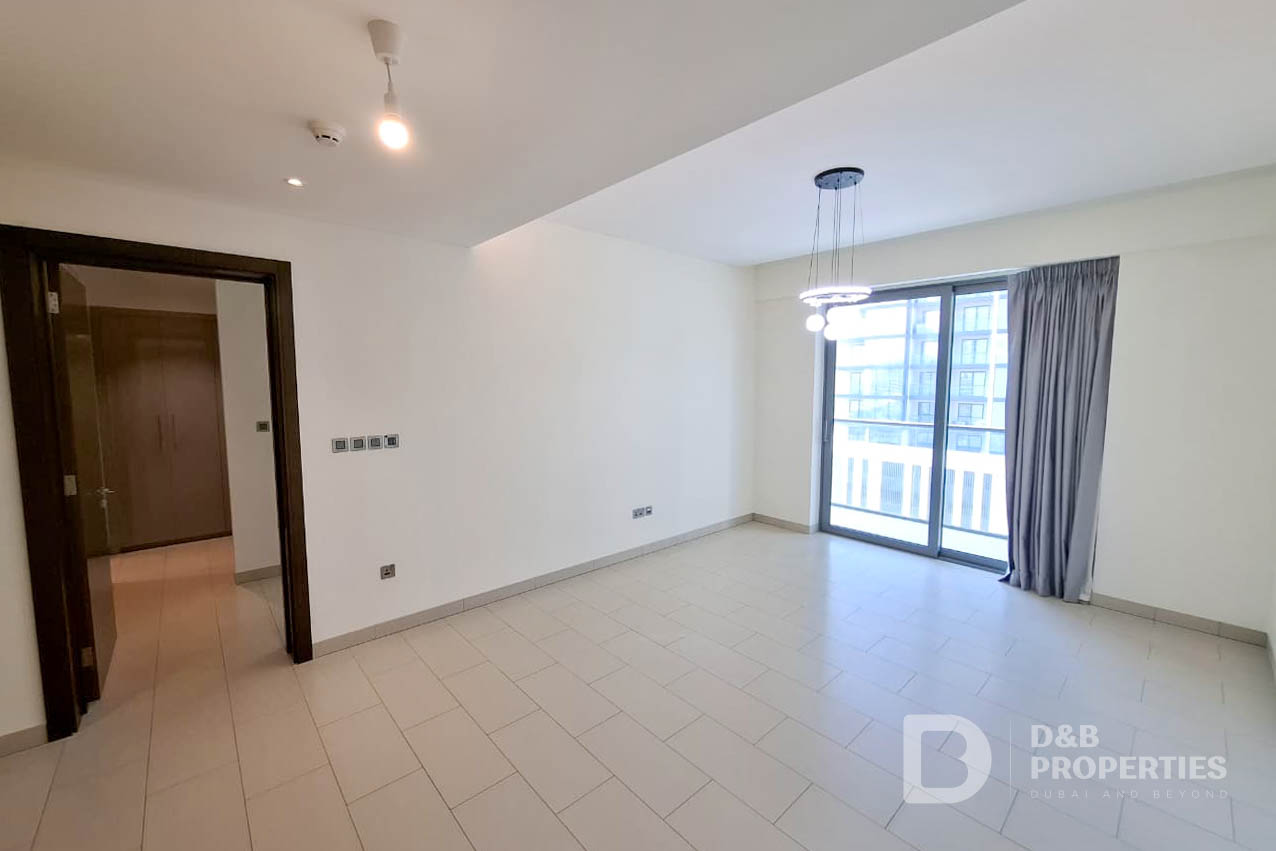 Spacious Layout | Mid Floor | Community View