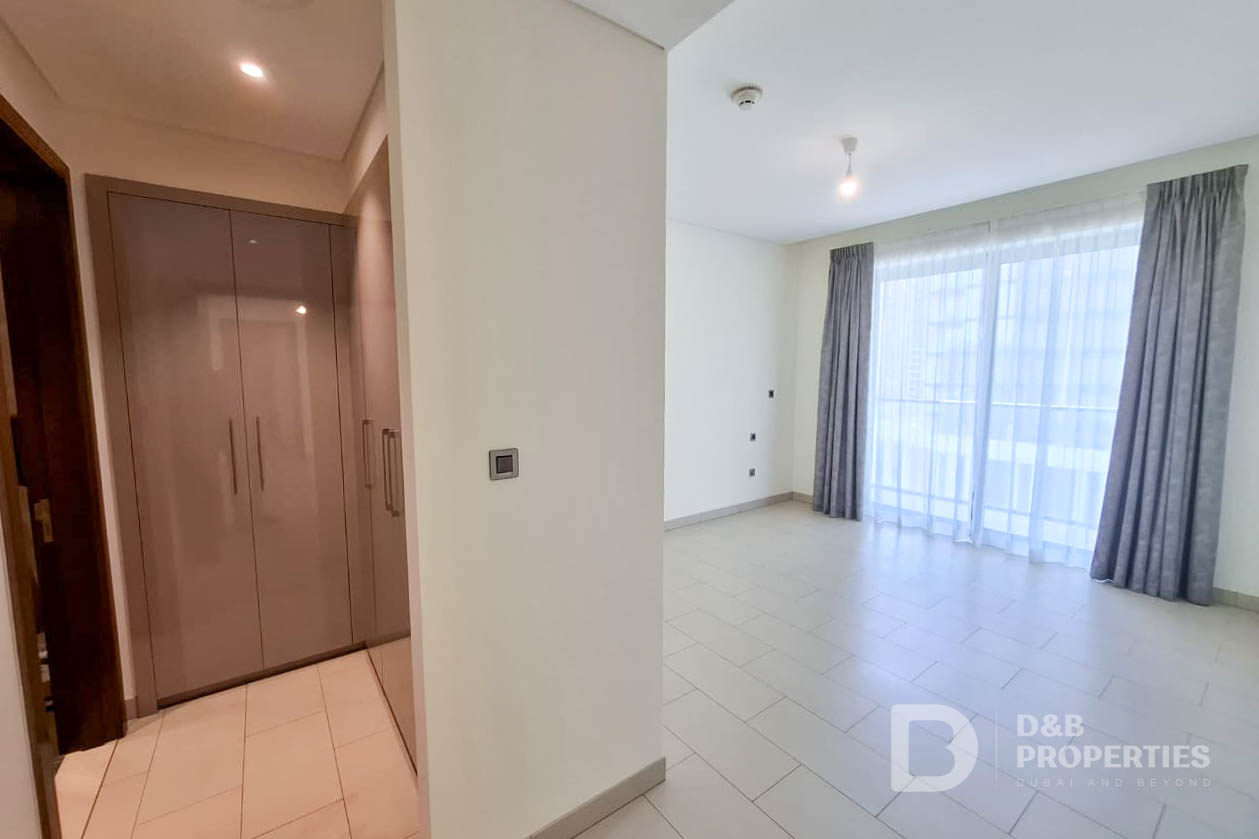 Spacious Layout | Mid Floor | Community View