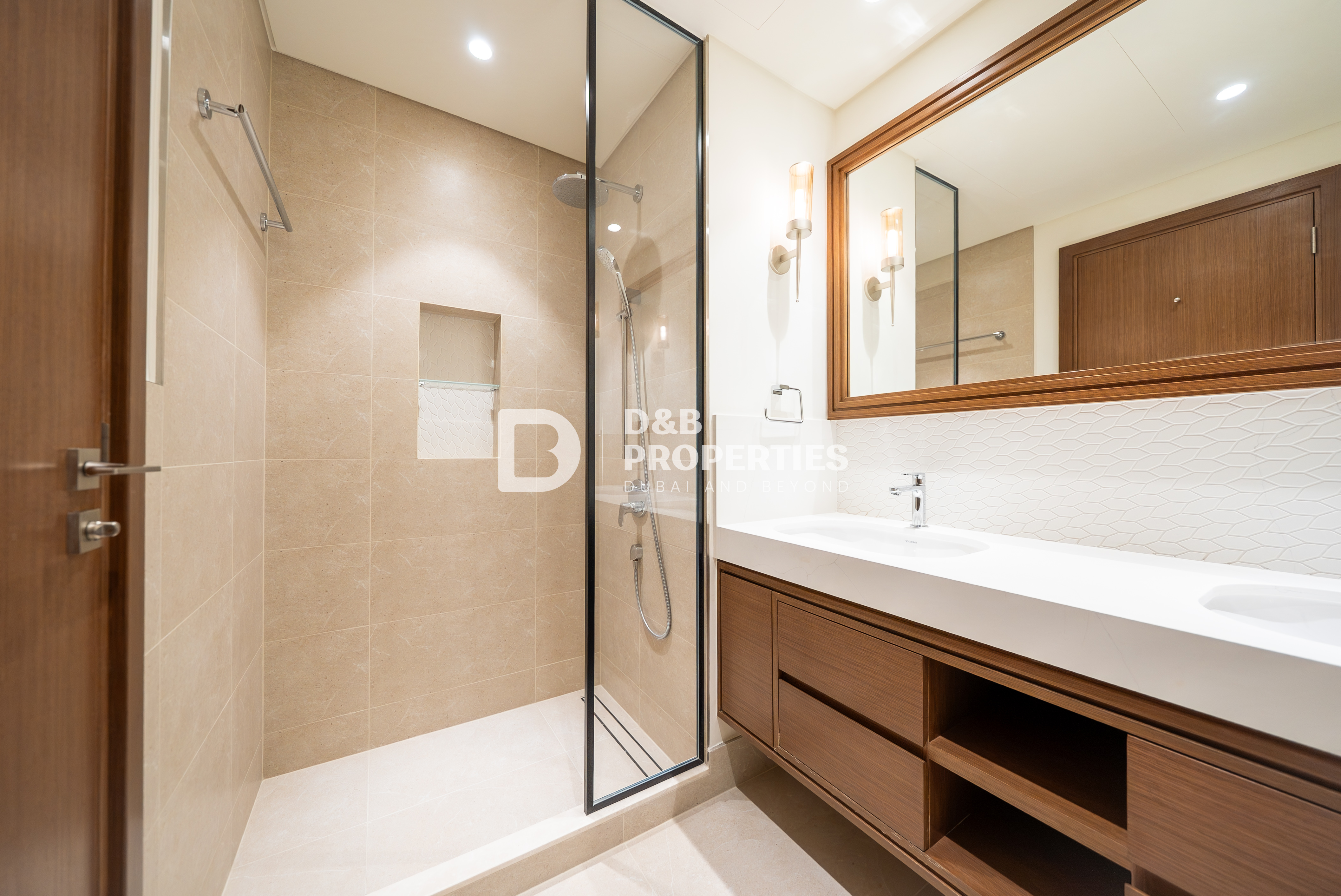 Luxury Waterfront Living | 2 Bedroom | Palm View