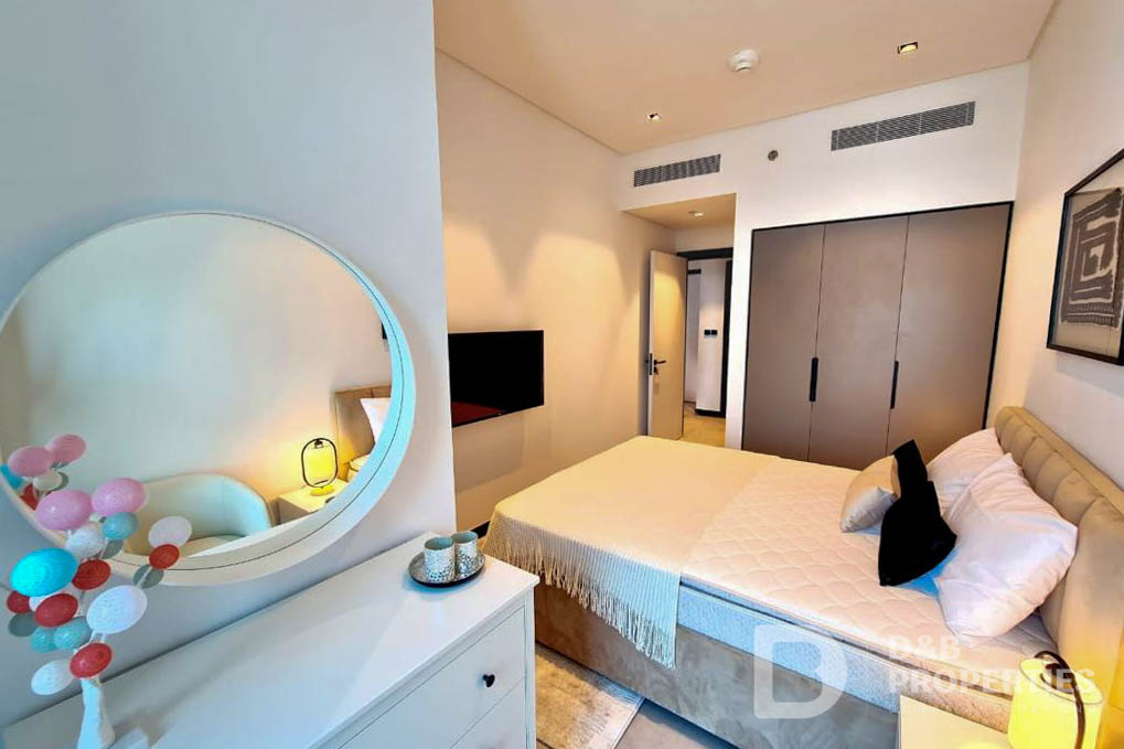 TASTEFULLY FURNISHED | CANAL VIEW | TENANTED