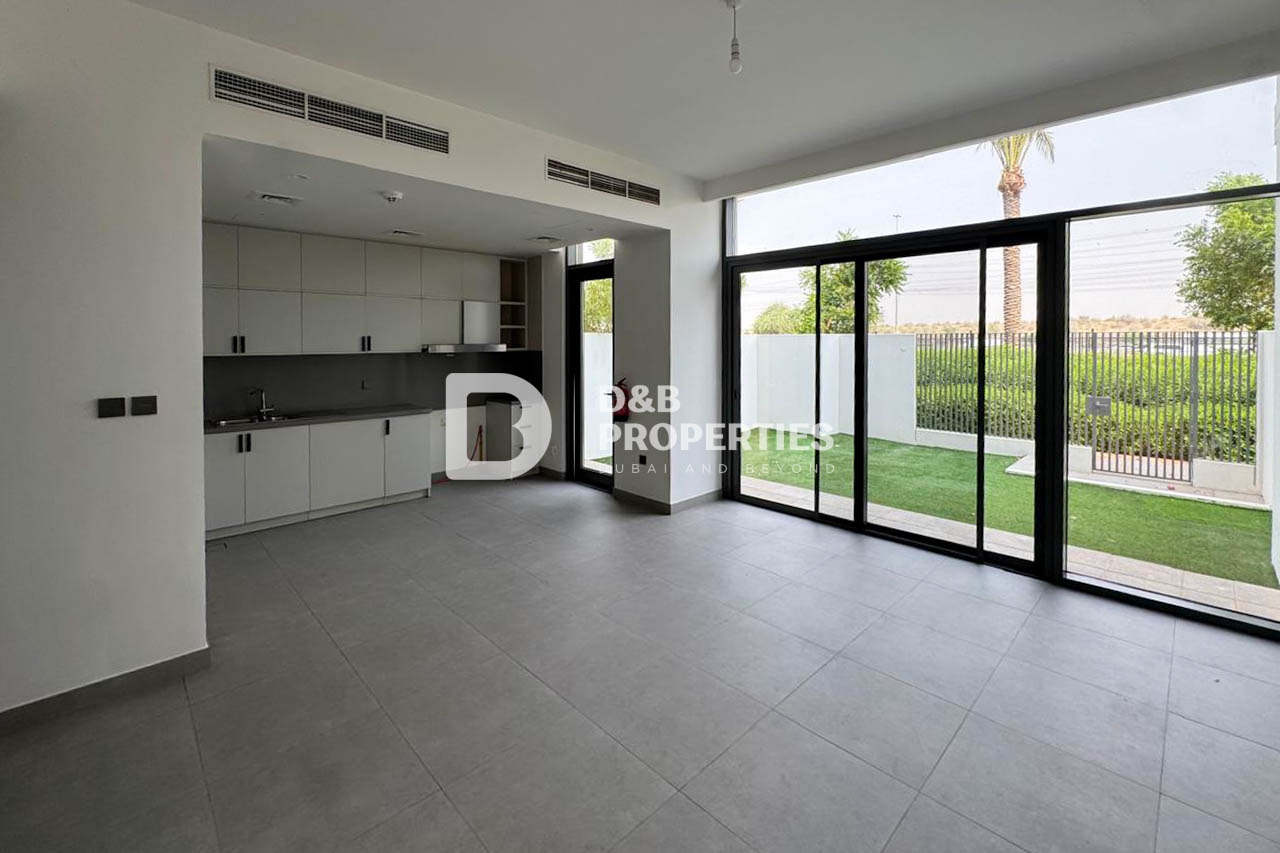 Single Row | Vacant | Spacious Garden